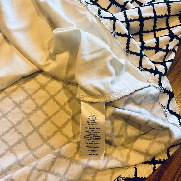 Talbots NWOT soft and silky elbow length front lined shirt sz Med. PERFECT. Nice - Picture 4 of 7